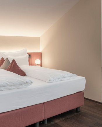 Ihr Hotel mit beheiztem Außenpool in Südtirol Ihr Hotel mit beheiztem Außenpool in Südtirol