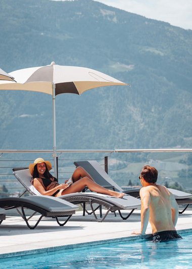 Unser Hotel in Schenna, Ihr Zuhause zwischen Weinreben Unser Hotel in Schenna, Ihr Zuhause zwischen Weinreben